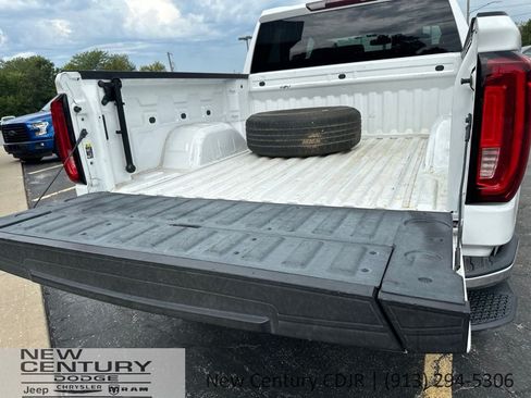 Used 2020 GMC Sierra 1500 SLT w/ Driver Alert Package II AWD/4WD image 19