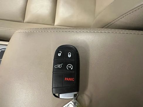 Used 2021 Jeep Grand Cherokee Limited AWD/4WD image 17