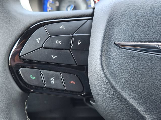 Used 2025 Chrysler Pacifica Limited FWD image 29