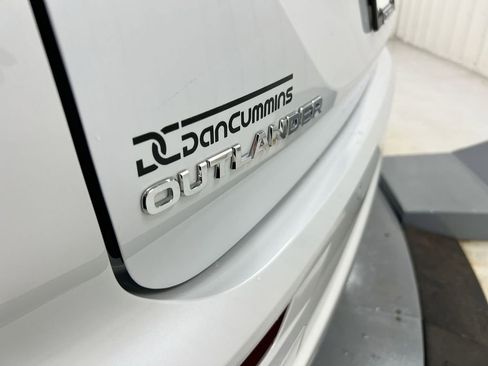 Used 2023 Mitsubishi Outlander SE image 27