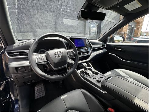 Used 2025 Toyota Highlander XSE AWD/4WD image 14