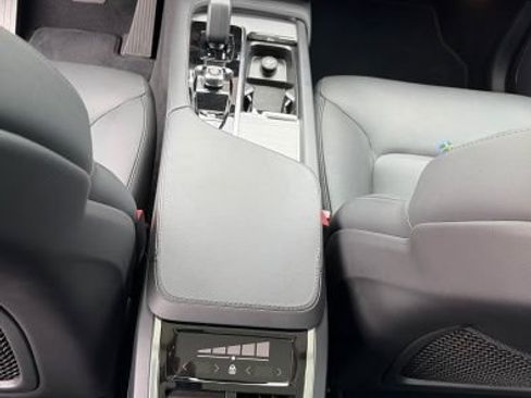 Used 2025 Volvo XC90 B5 Core AWD/4WD image 20