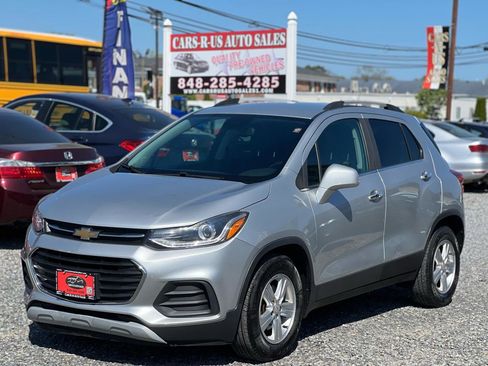 Used 2018 Chevrolet Trax LT w/ LT Convenience Package FWD image 3
