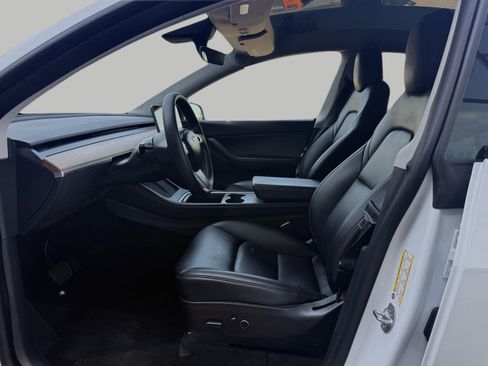 Used 2022 Tesla Model Y Long Range AWD/4WD image 22