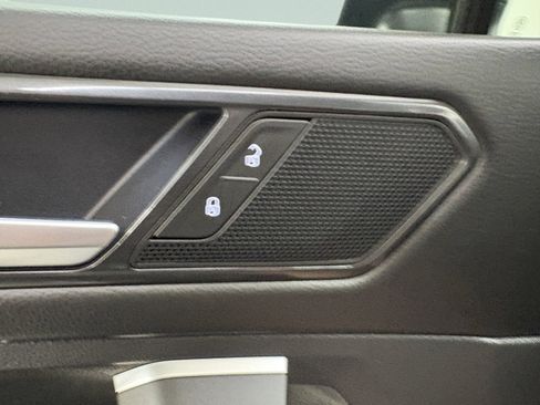 Used 2023 Volkswagen Tiguan SE R-Line image 27