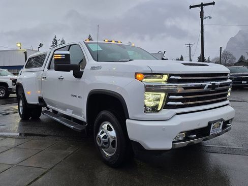 Used 2020 Chevrolet Silverado 3500 High Country w/ Technology Package AWD/4WD image 3