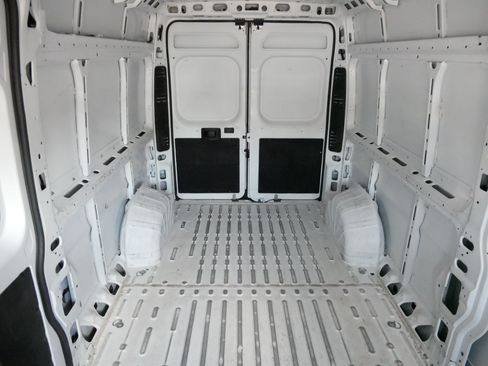 Used 2025 RAM ProMaster 2500 w/ Convenience Group FWD image 13