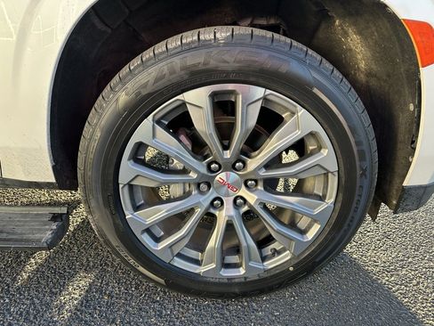 Used 2021 GMC Yukon Denali w/ Denali Premium Package image 29