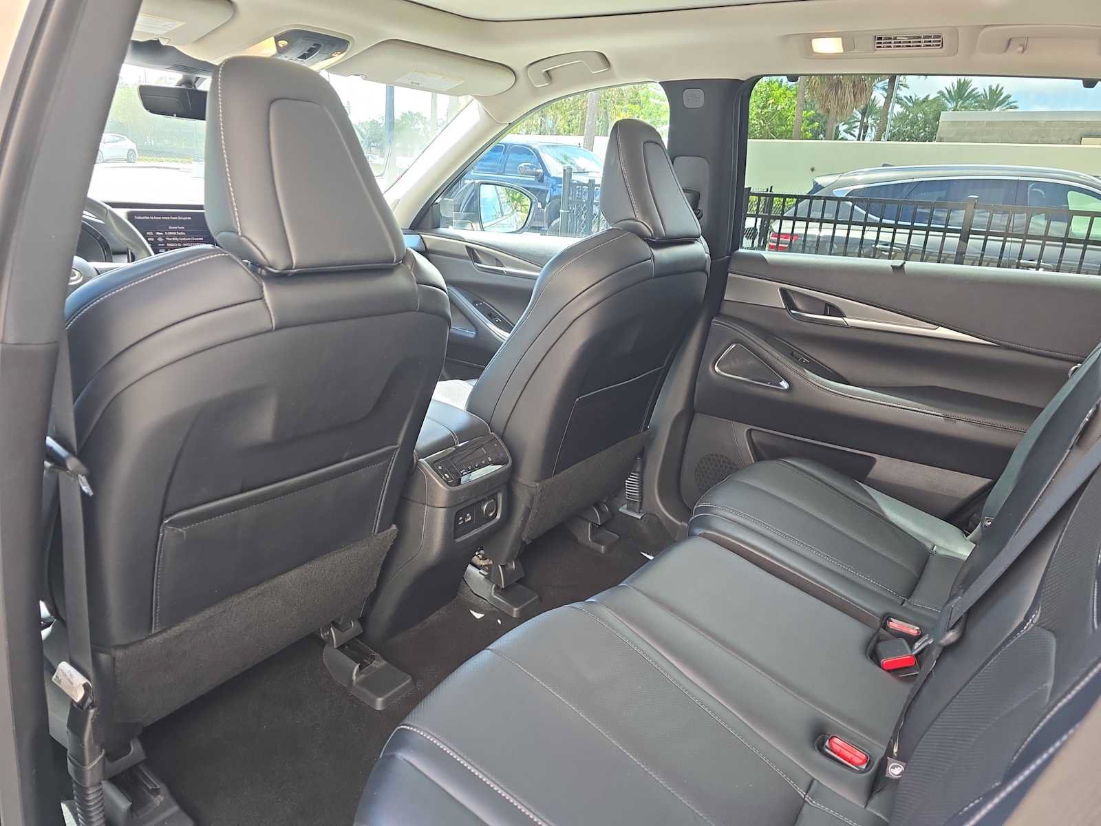 Used 2023 INFINITI QX60 Luxe w/ Performance Audio Package FWD image 10