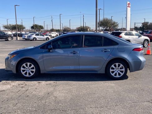 Used 2021 Toyota Corolla LE image 8