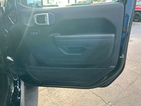 Used 2025 Jeep Wrangler Unlimited Rubicon image 27