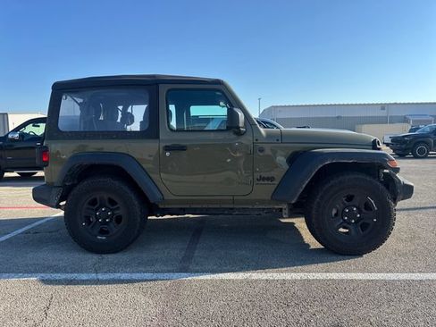 Used 2025 Jeep Wrangler Sport AWD/4WD image 4