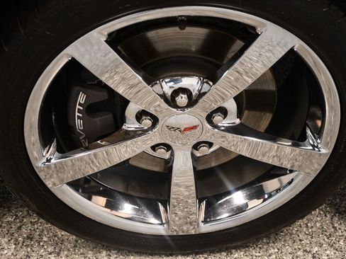 Used 2008 Chevrolet Corvette Coupe w/ Preferred Equipment Group RWD image 21