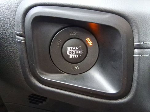 Used 2025 Jeep Gladiator Rubicon w/ Technology Group image 24