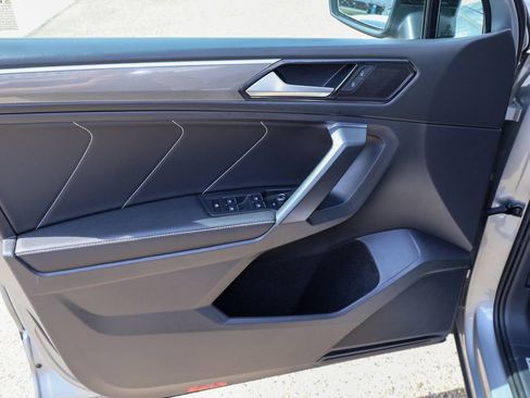 Used 2023 Volkswagen Tiguan SE R-Line image 20