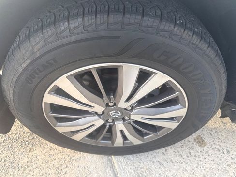 Used 2020 Nissan Pathfinder S image 9