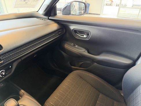 Used 2025 Honda HR-V Sport image 14