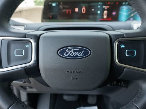 Used 2025 Ford Expedition Active RWD image 29