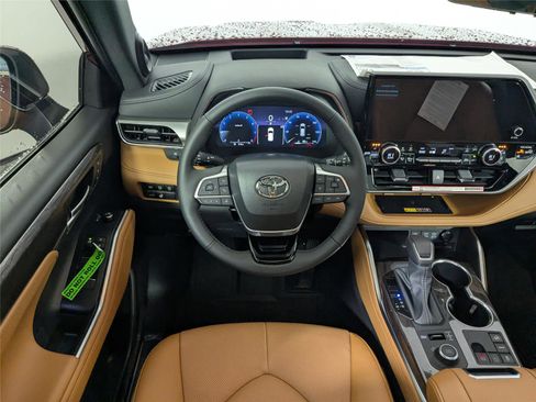 New 2026 Toyota Highlander Platinum image 30