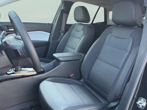 Used 2026 Chevrolet Trax LT w/ LT Convenience Package FWD image 15