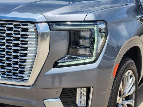 Used 2021 GMC Yukon XL Denali w/ Denali Premium Package AWD/4WD image 9