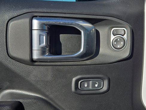 Used 2021 Jeep Gladiator Sport image 9