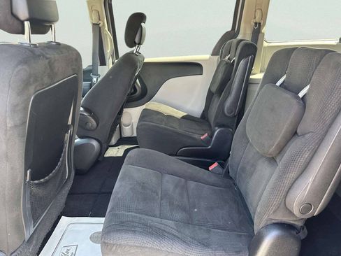 Used 2015 Dodge Grand Caravan SXT FWD image 11