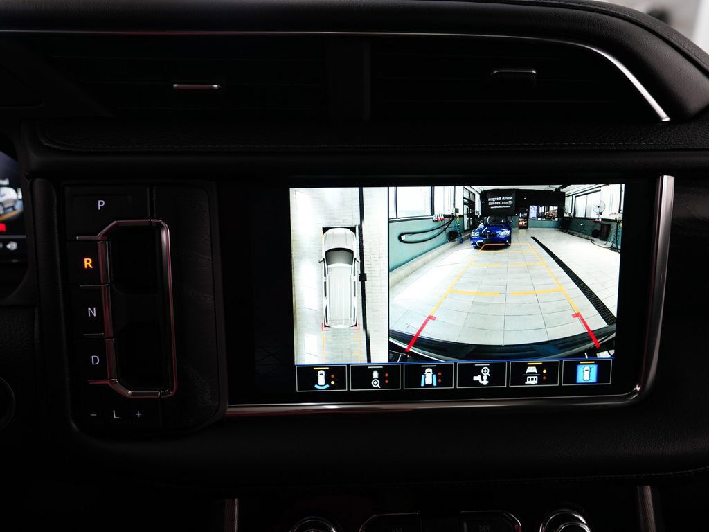 Used 2022 GMC Yukon XL Denali AWD/4WD image 18