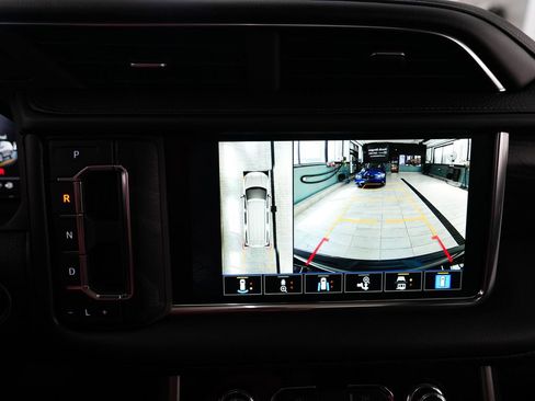 Used 2022 GMC Yukon XL Denali AWD/4WD image 18