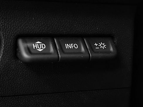 Used 2022 Buick Envision Avenir w/ Technology Package II image 13