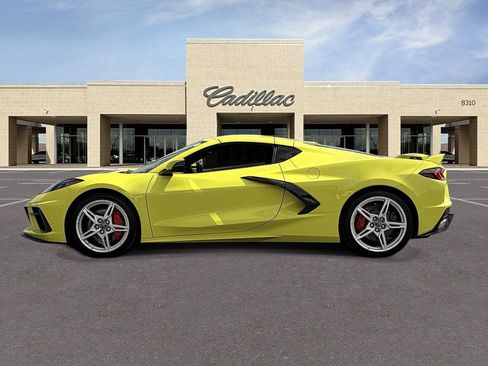Used 2022 Chevrolet Corvette Stingray Premium Cpe w/ Z51 Performance Package RWD image 8
