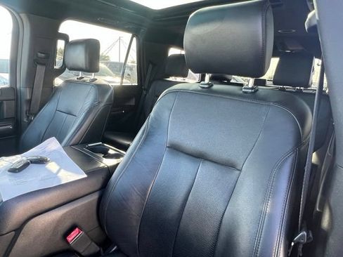 Used 2018 Ford Expedition XLT w/ Equipment Group 202A AWD/4WD image 7