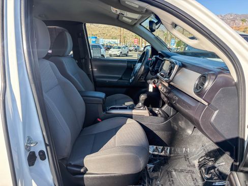 Used 2020 Toyota Tacoma SR5 RWD image 15