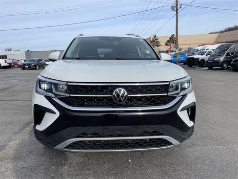 Used 2023 Volkswagen Taos SEL image 5