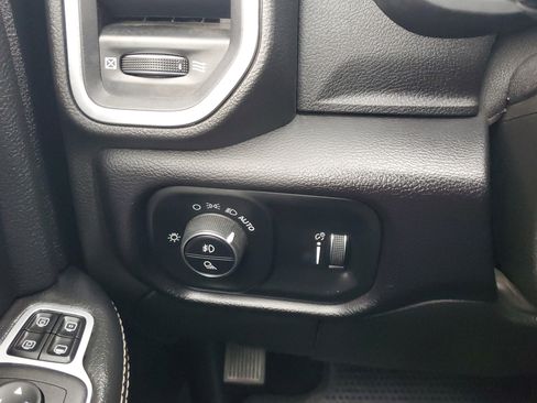 Used 2024 RAM 2500 Big Horn w/ Sport Appearance Package image 12