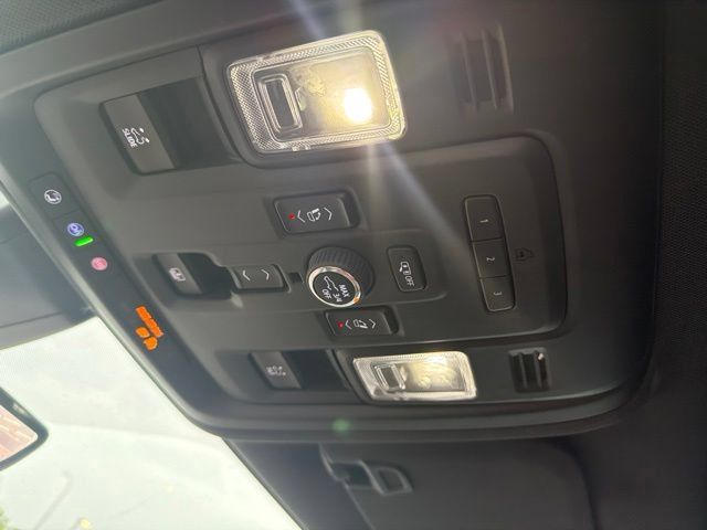 Used 2021 Chevrolet Tahoe High Country AWD/4WD image 11