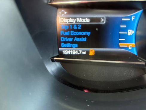 Used 2018 Ford Explorer XLT w/ Equipment Group 202A AWD/4WD image 21
