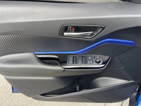 Used 2022 Toyota C-HR XLE FWD image 12