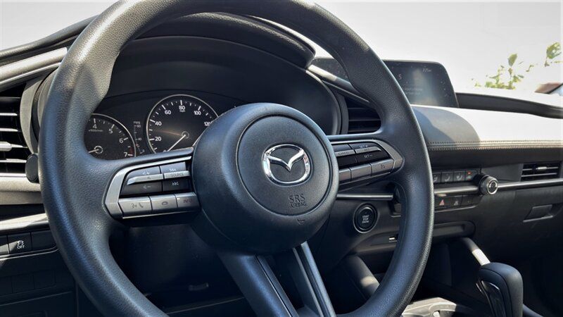 Used 2019 MAZDA MAZDA3 Sedan FWD image 9
