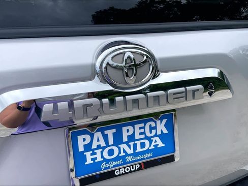 Used 2020 Toyota 4Runner Limited AWD/4WD image 33