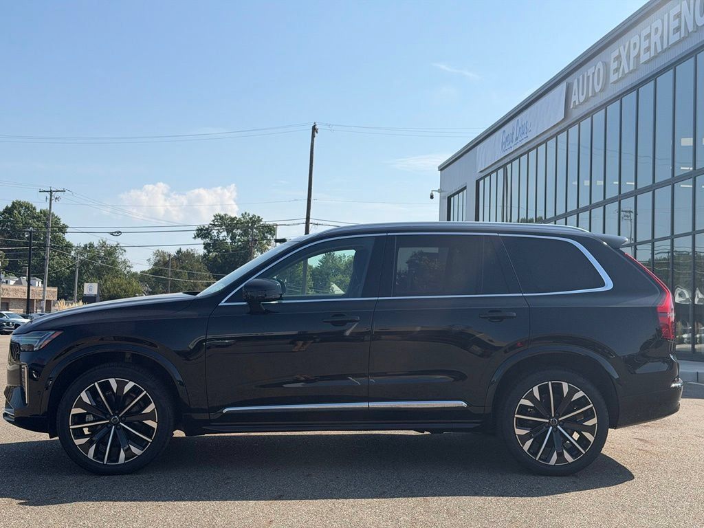 Used 2026 Volvo XC90 B6 Plus w/ Protection Package Premier AWD/4WD image 2