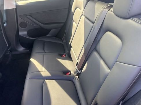 Used 2023 Tesla Model Y Performance image 9