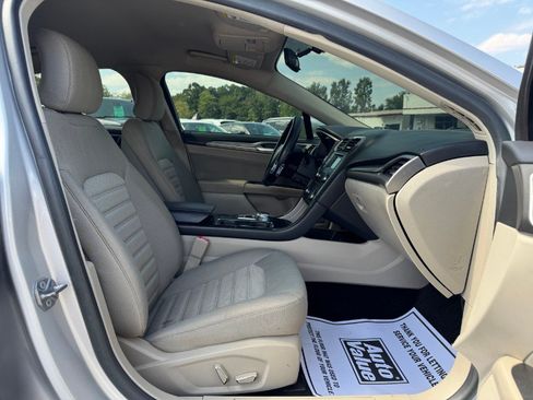 Used 2018 Ford Fusion SE FWD image 18