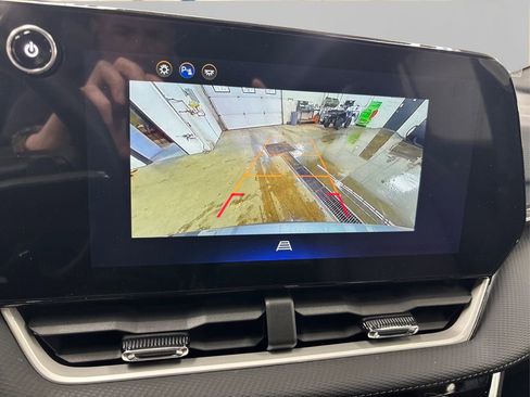 Used 2025 Chevrolet Equinox LT w/ Convenience Package II image 32