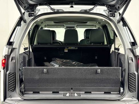 New 2025 Land Rover Discovery S AWD/4WD image 26