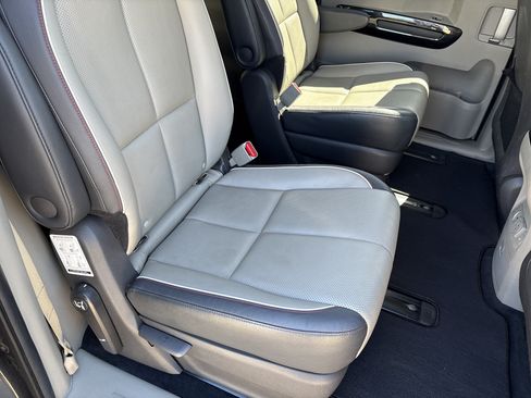 Used 2015 Kia Sedona SX FWD image 18