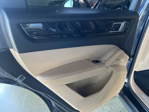 Used 2020 Porsche Cayenne image 31