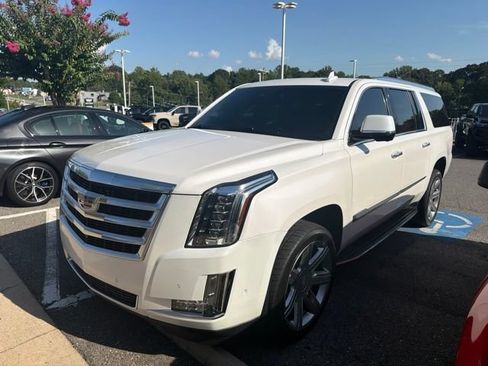 Used 2019 Cadillac Escalade ESV Luxury RWD image 3