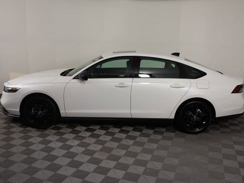 Certified 2025 Honda Accord SE image 5