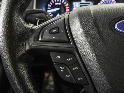 Used 2018 Ford Edge SE image 25